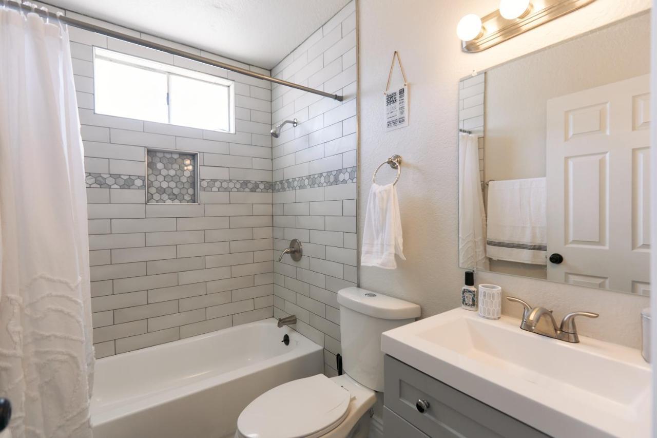 Minutes To Jt National Park, Hot Tub & Game Holiday home